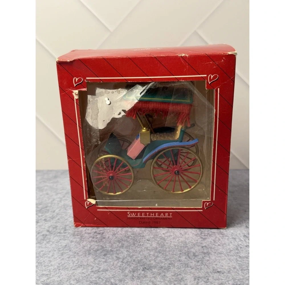 Hallmark Sweetheart Keepsake Ornament Covered Carriage Buggy VTG 1987